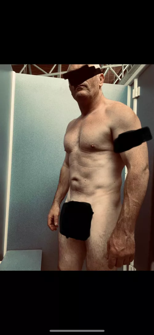 53 [M4F]  (Edinburgh) mature guy seeking mature lady. 