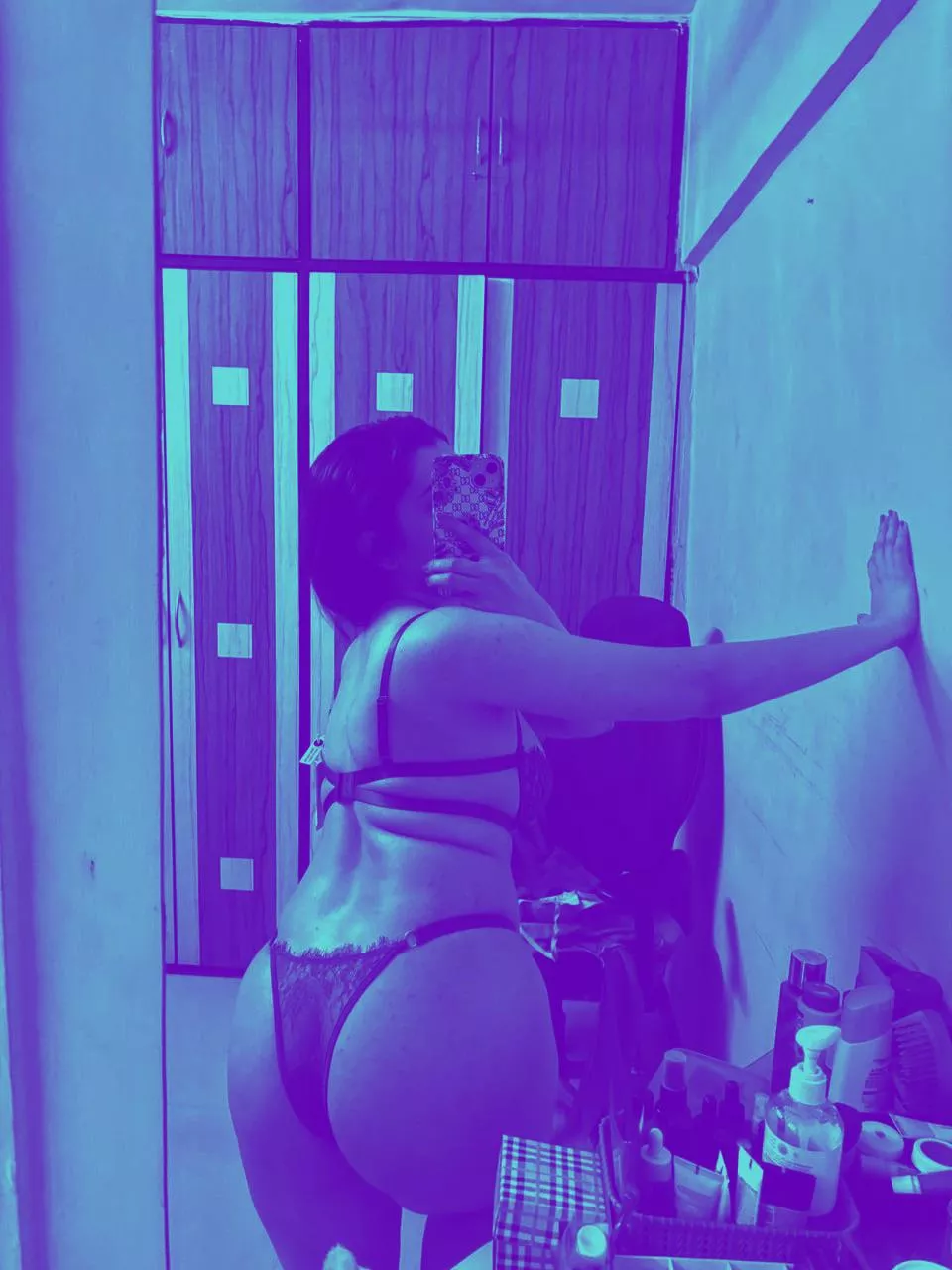 Aaj bhi talaash jari hai, cute couples ke liye