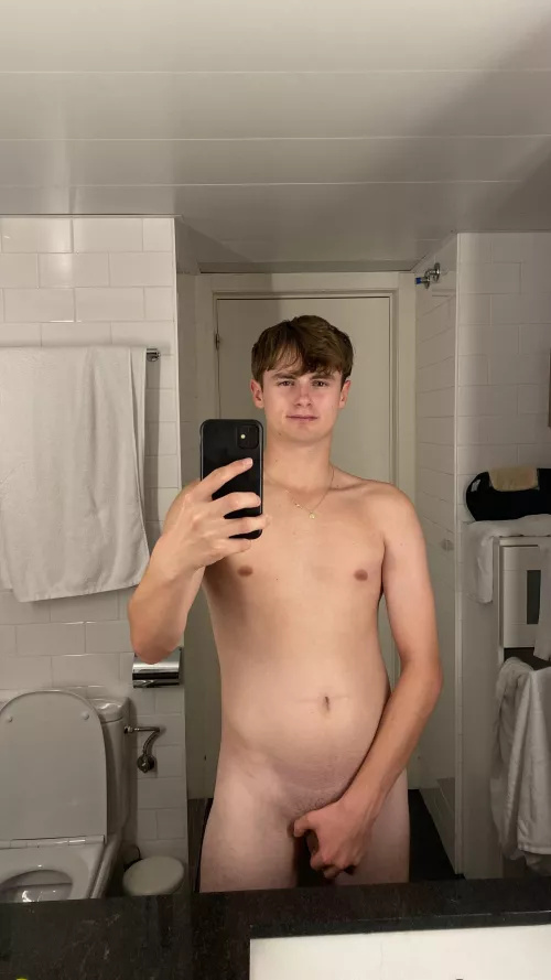 Am I your type? DM’s open and flattery encouraged 🥹