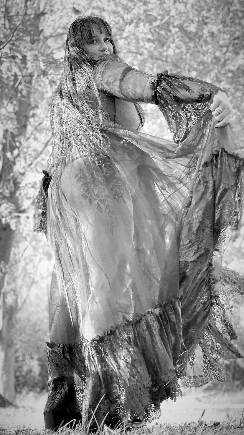 An autumnal goddess reveals curves 