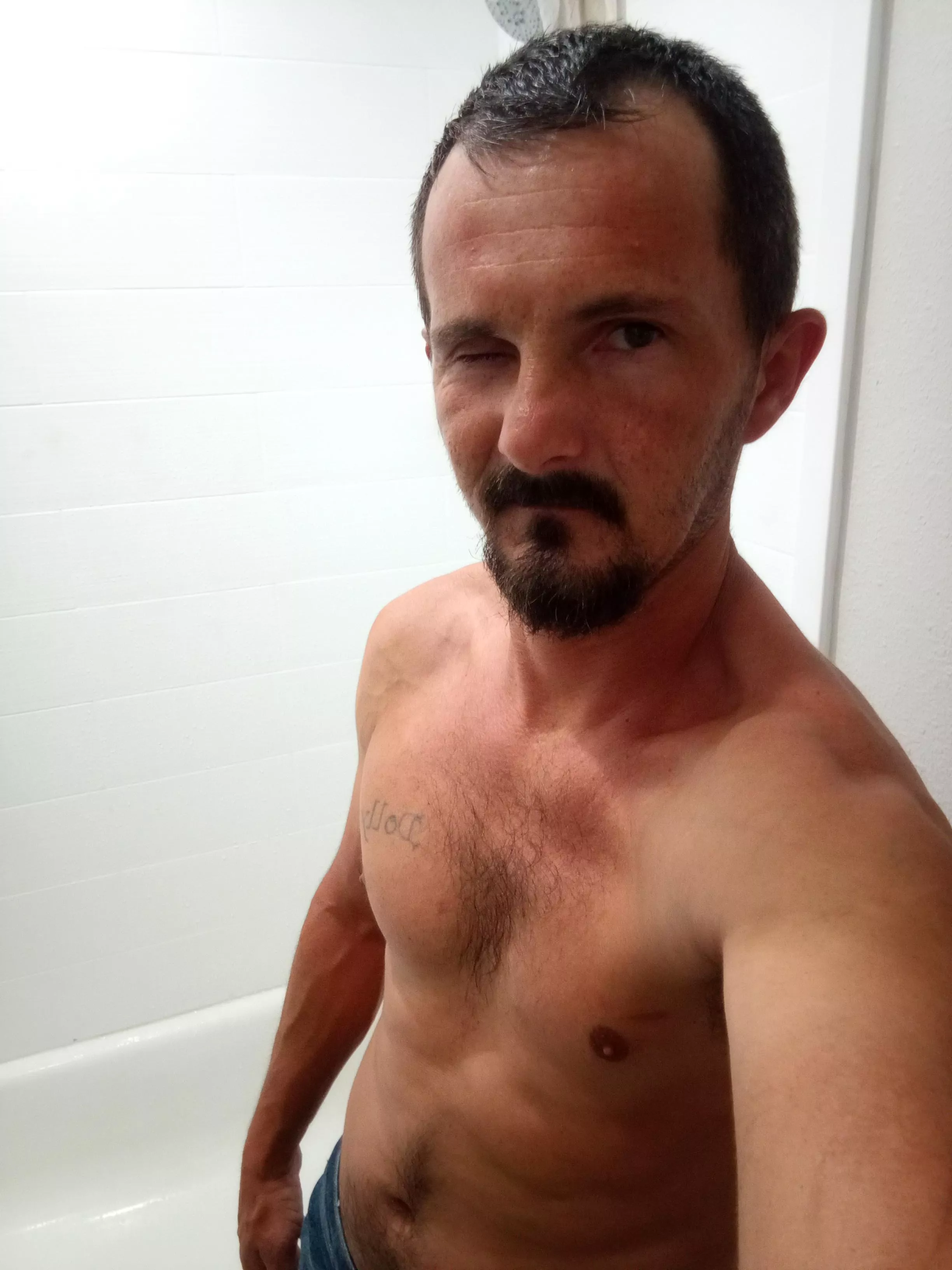 Any f near Ripley and wants to come to motel and have some fun 420 friendly 