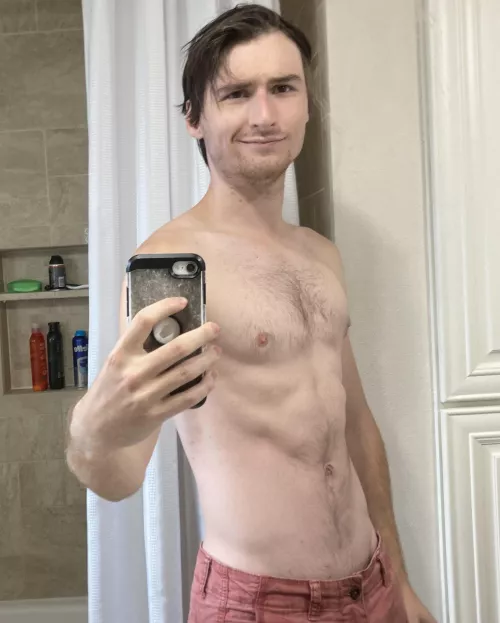 Any women/couples looking to chat? Tall hung bull with nice abs