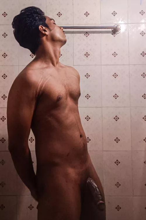 Anyone noticed the mole on my neck?👀