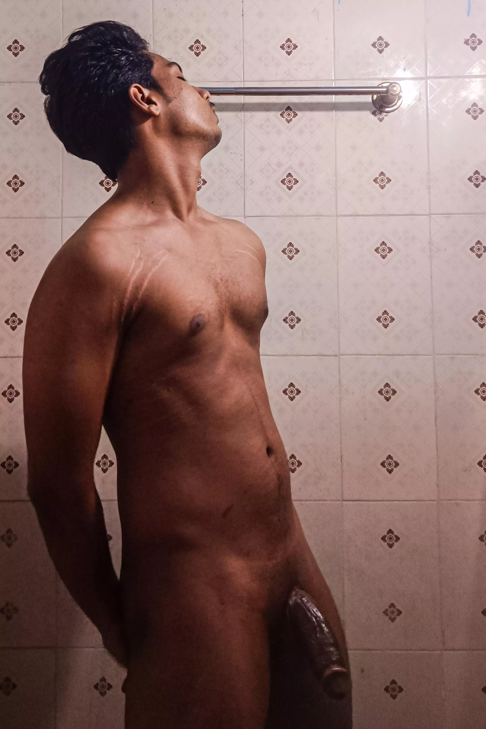 Anyone noticed the mole on my neck?👀