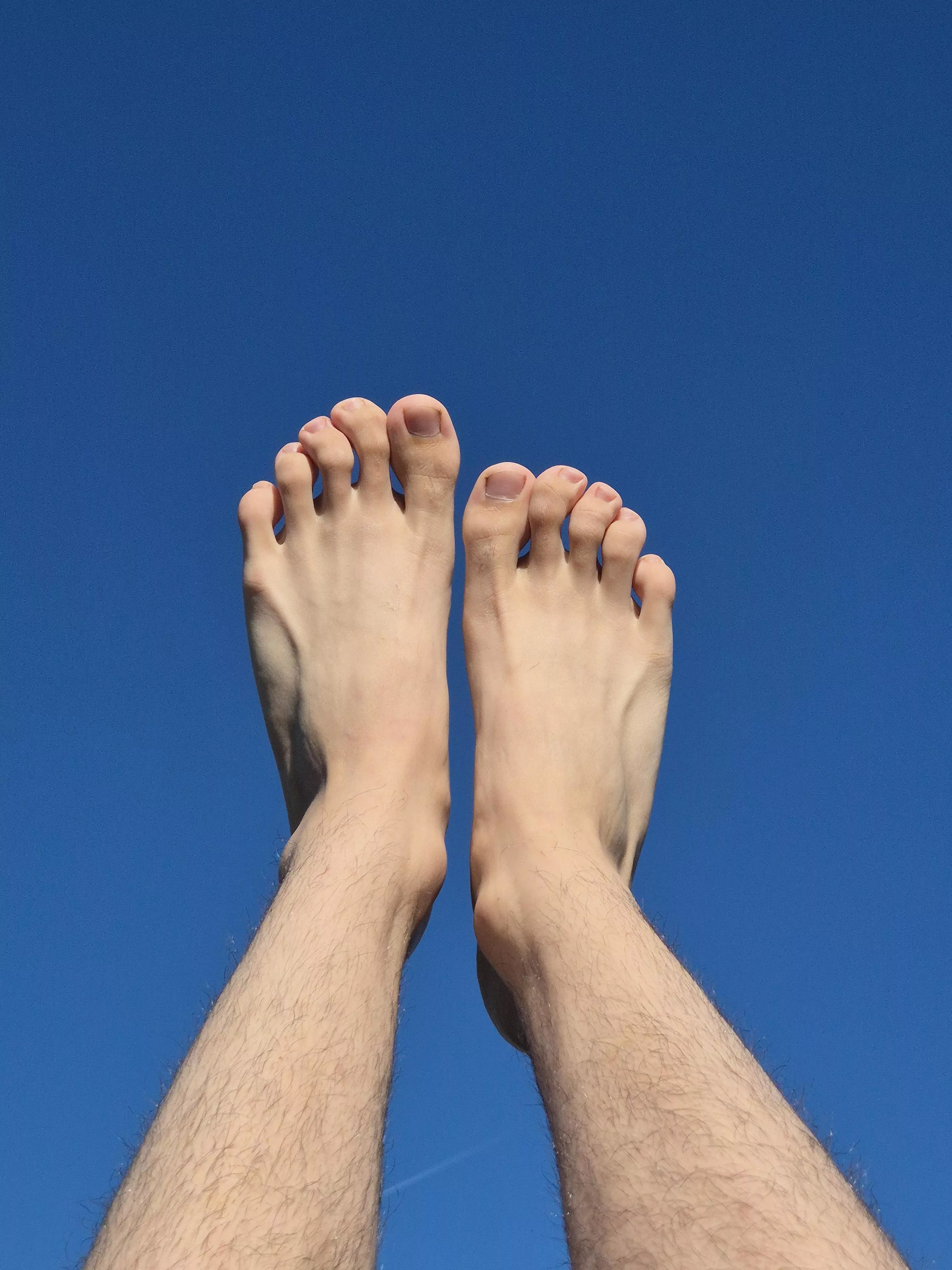  Can you imagine my feet as the clouds in the sky? ☁️ 