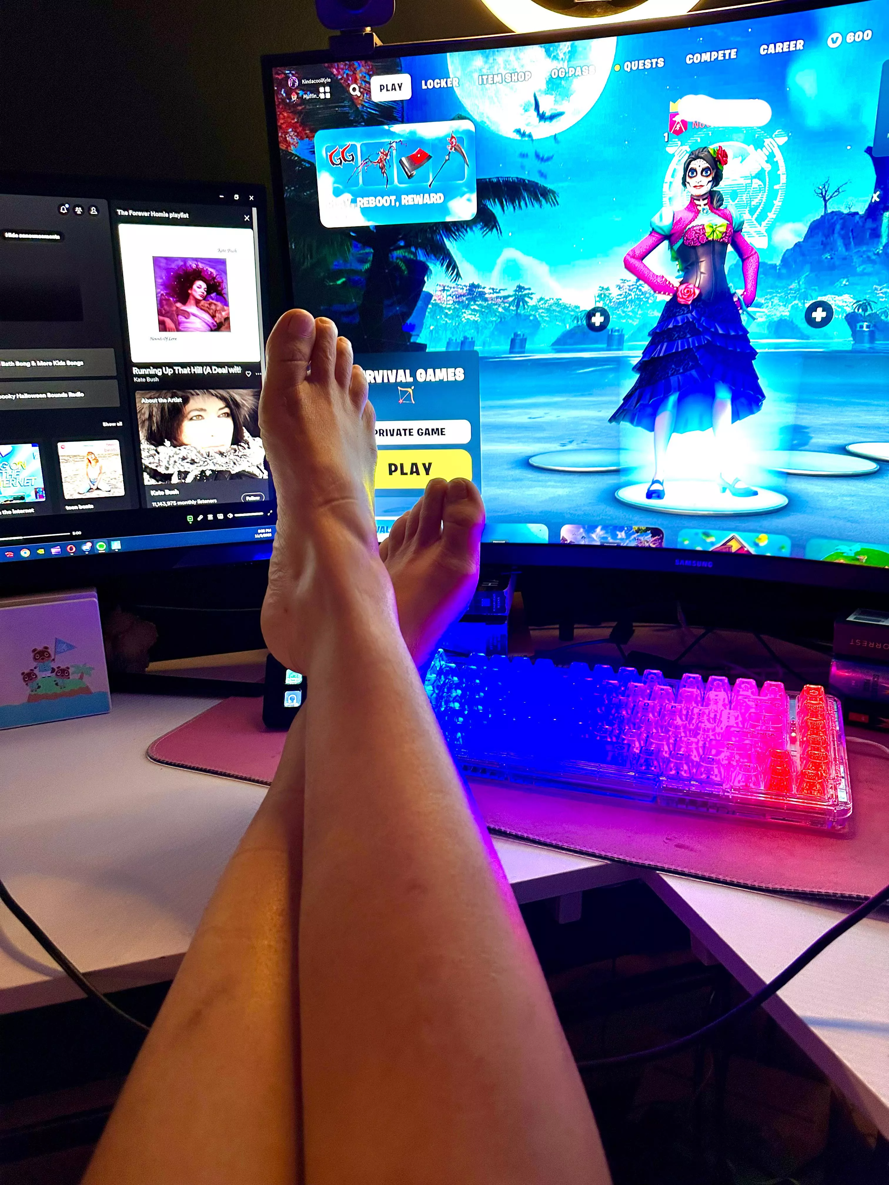 Cum on my feet daddy?