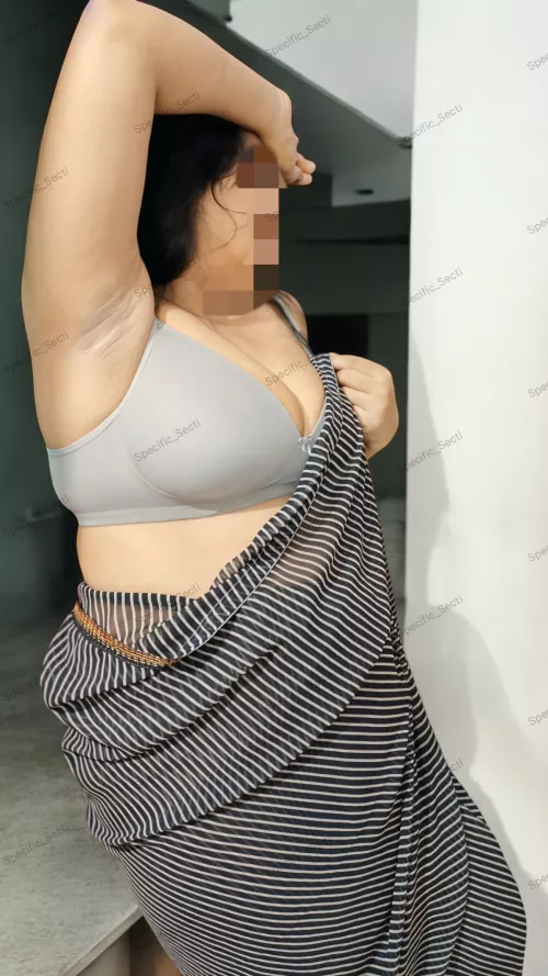 Deodorant or Armpits real smell (f) 