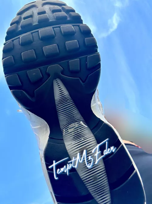 Do NOT forget. I LET you worship me 😈🫵🏼💸