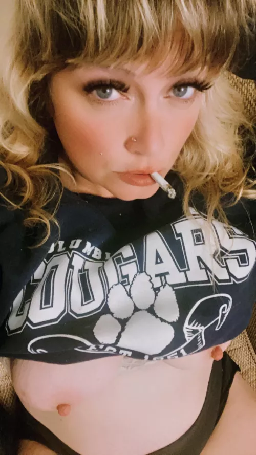 Do you dig stoner moms😈