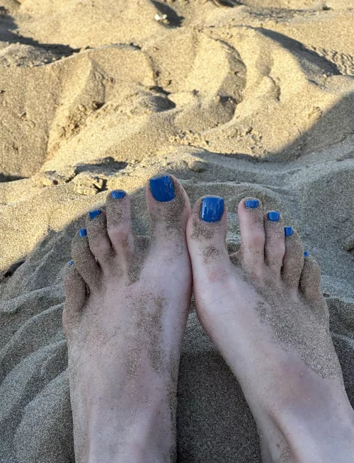 Do you like my blue pedicure at the beach