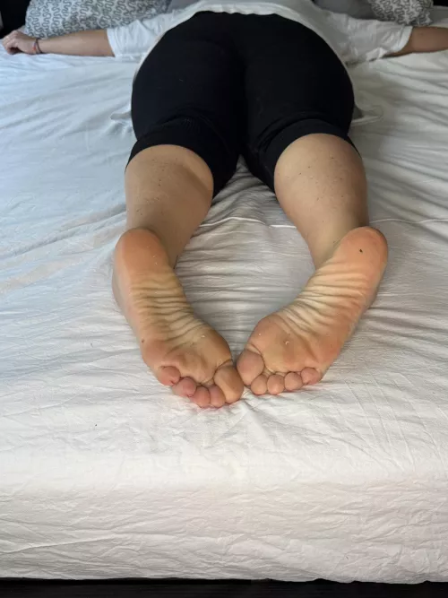 Feeling the warmth of my feet so close to your face ðŸ¦¶ðŸ¥µ makes you crave them even more, doesnâ€™t it? You know you canâ€™t resist the urge to worship them ðŸ˜ˆ But youâ€™ll have to prove yourself firstâ€¦ beg, and maybe Iâ€™ll let you get closer. ðŸ