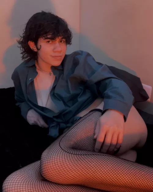 Finger me while we kiss🖤