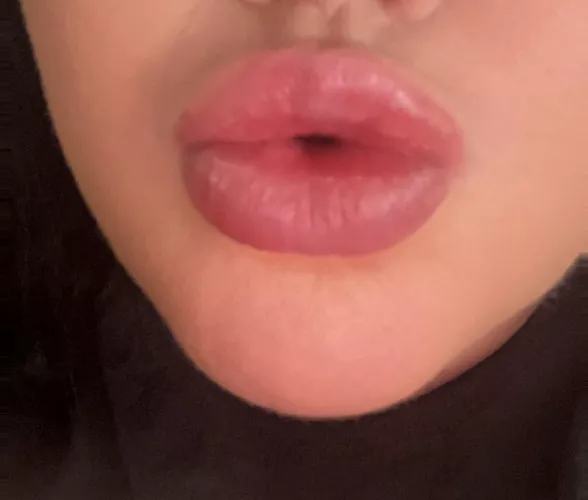 haus labs lady gaga stick pencil - but my lips sure are sticky at the moment!?! its a matte finish too!