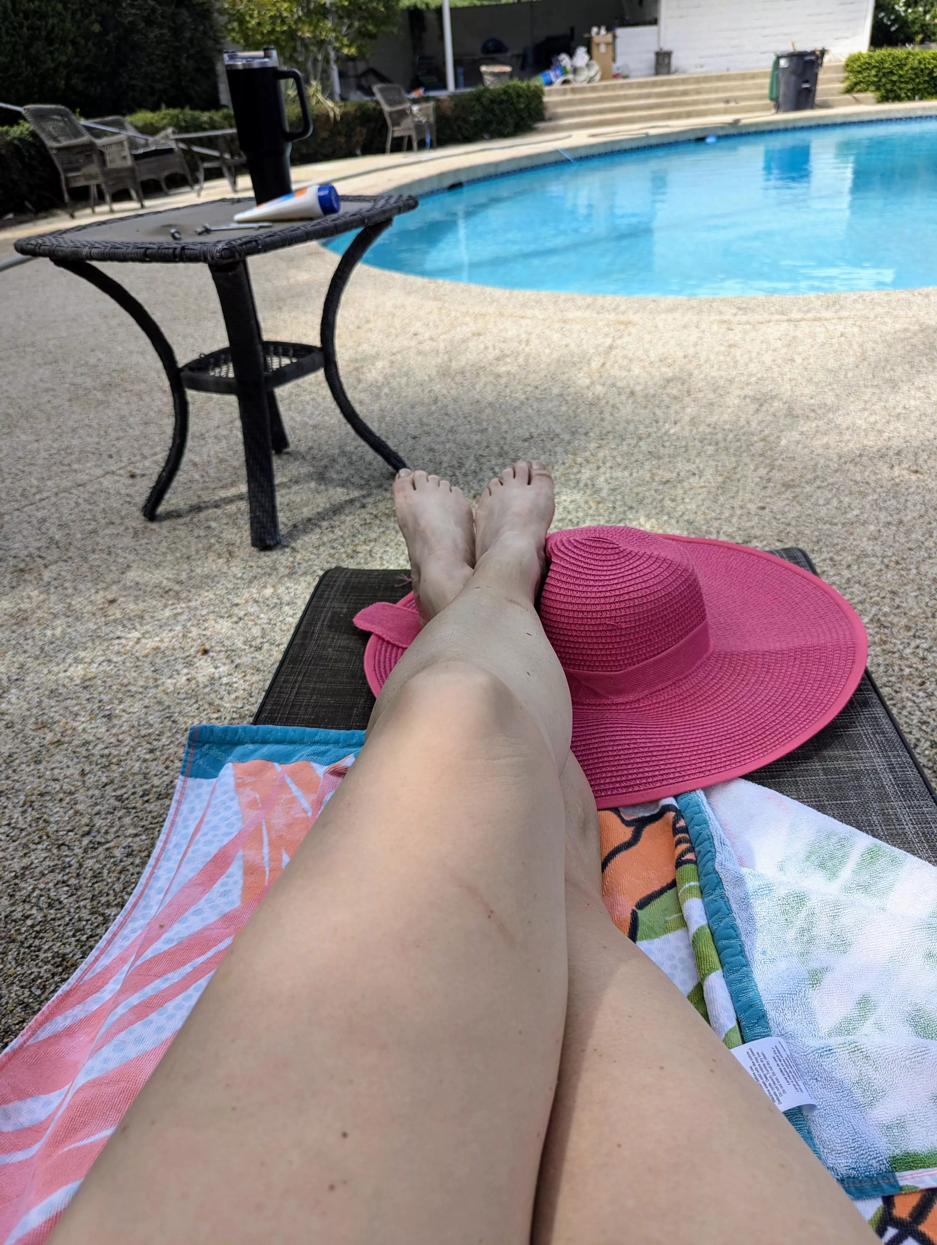 Help me with my sunscreen 