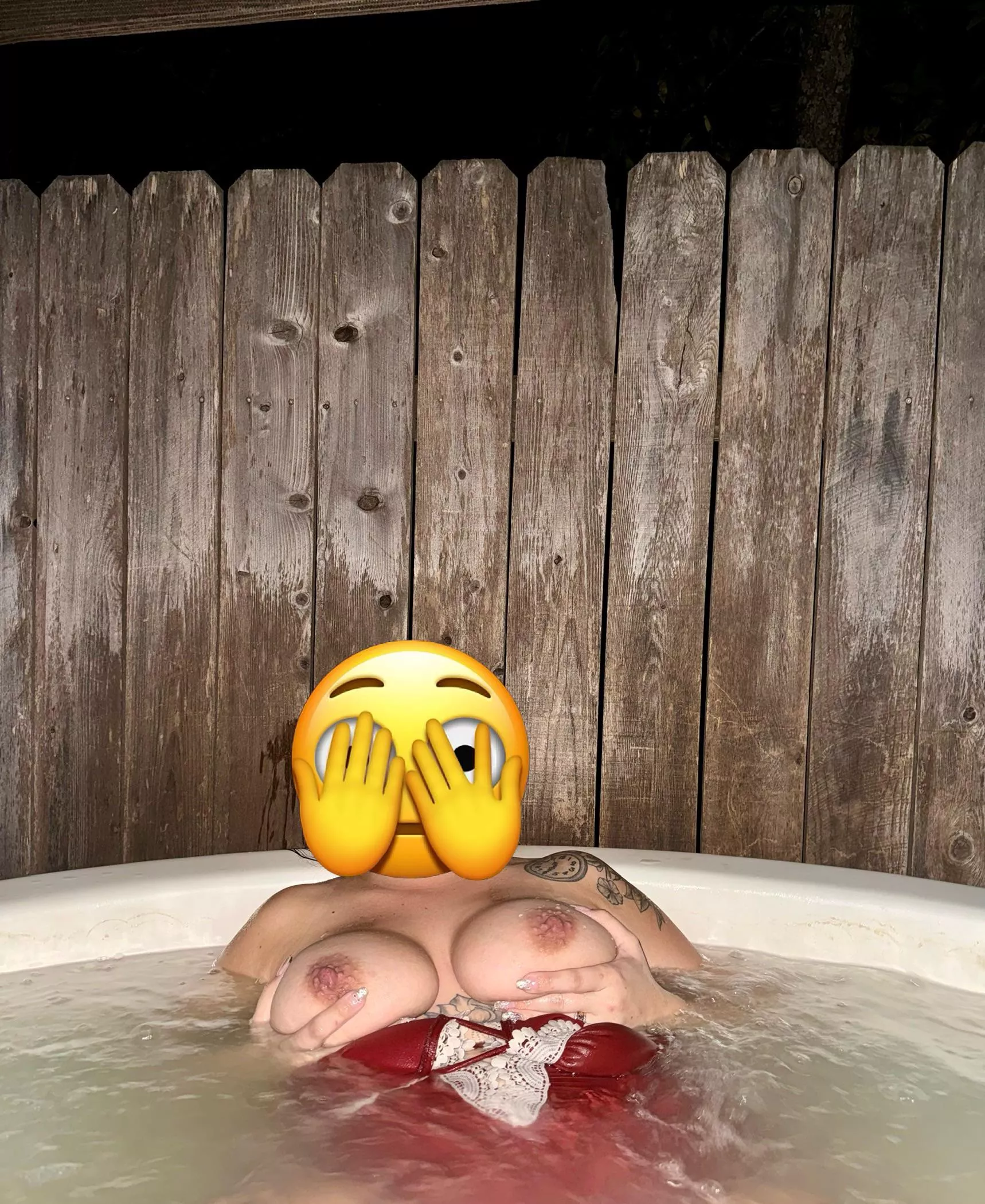 Hot tub is getting a little lonely 👀😝