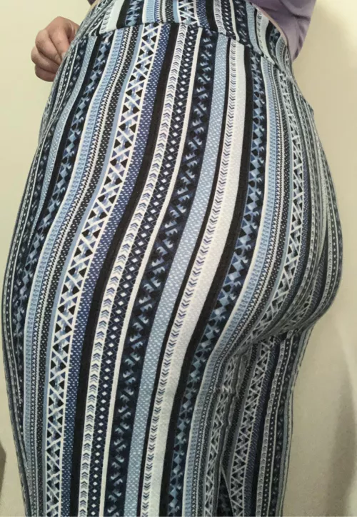 I don’t know why all the men look at me during parent pick up 🤪