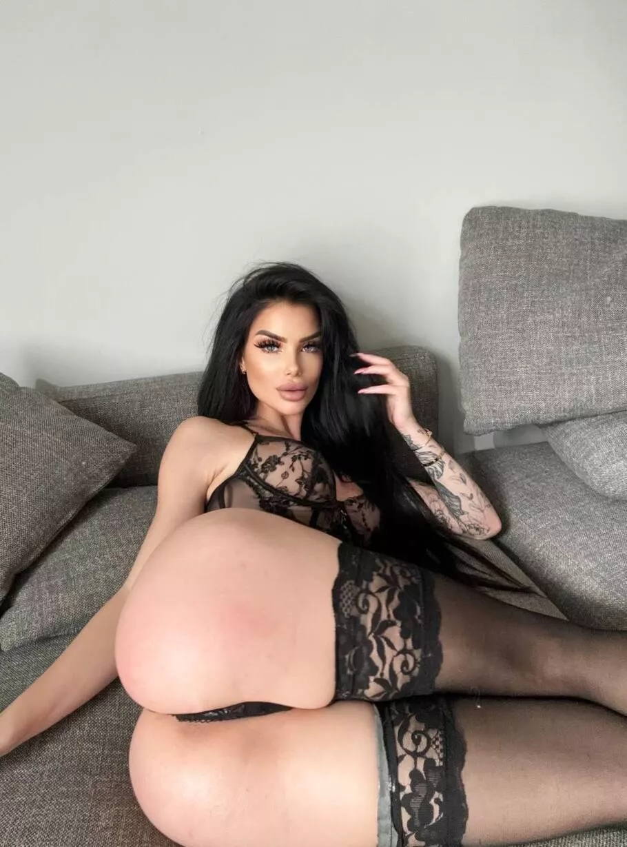 I love wearing nylons.