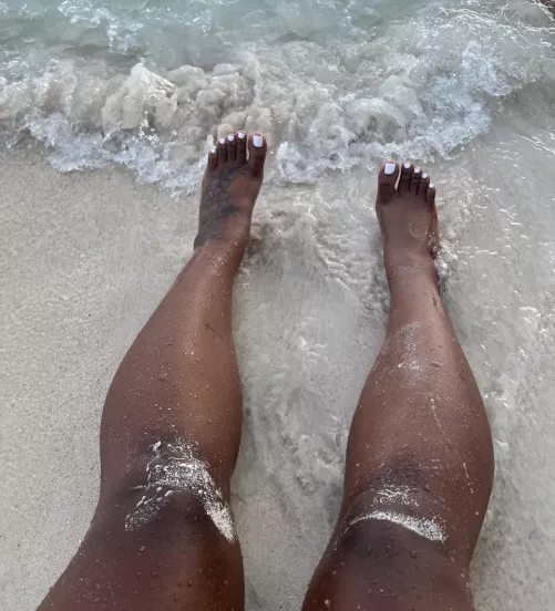 I want to hypnotize a brain dead foot freak 