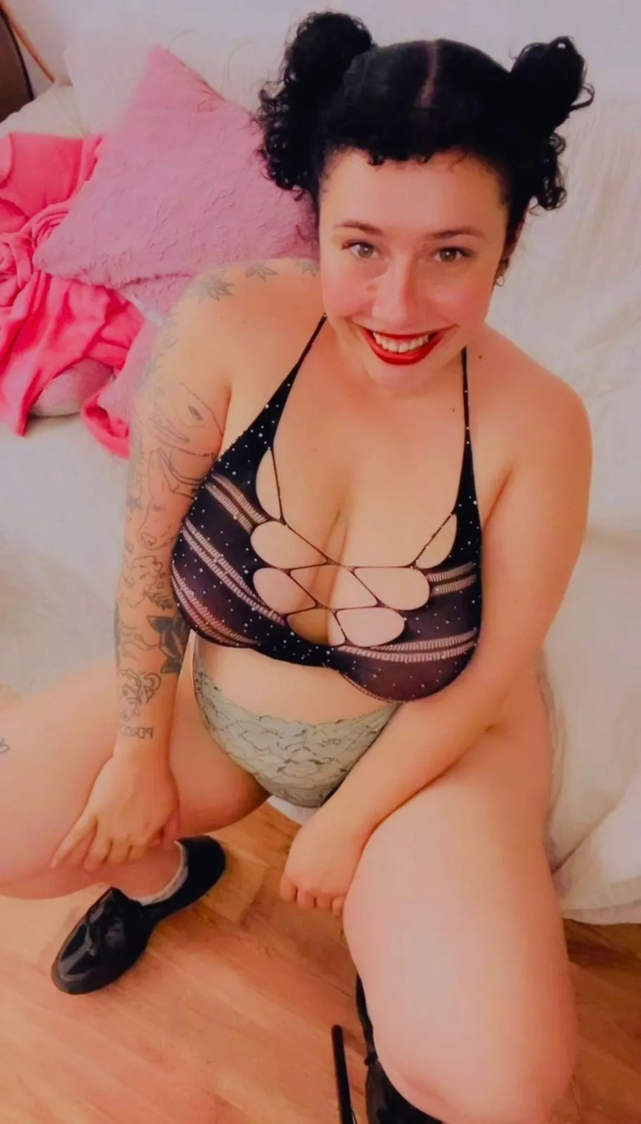 Im a horny goddess looking for some action!