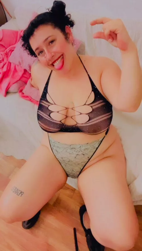 Im a horny goddess looking for some action!