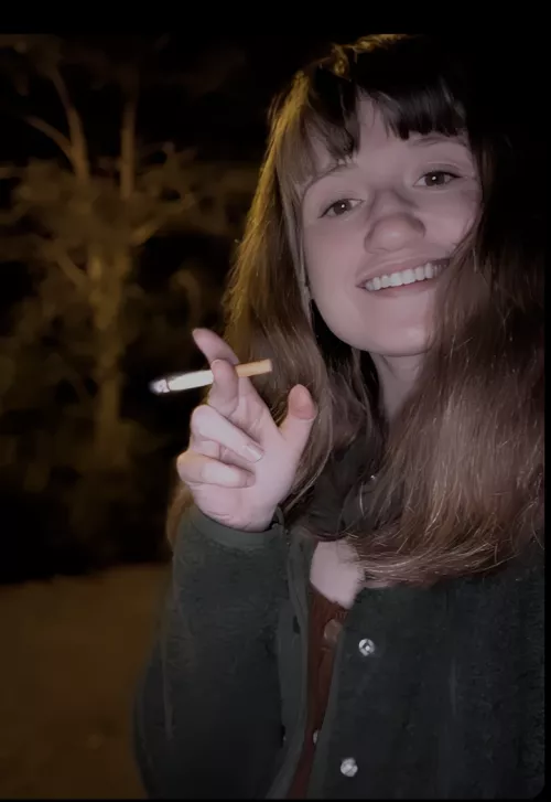 I'm a smoker, I'm a midnight toker🎵🎶🚬