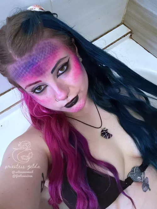 I’m the serpent in the garden whispering in your ear— “just one send can’t hurt” [findom]