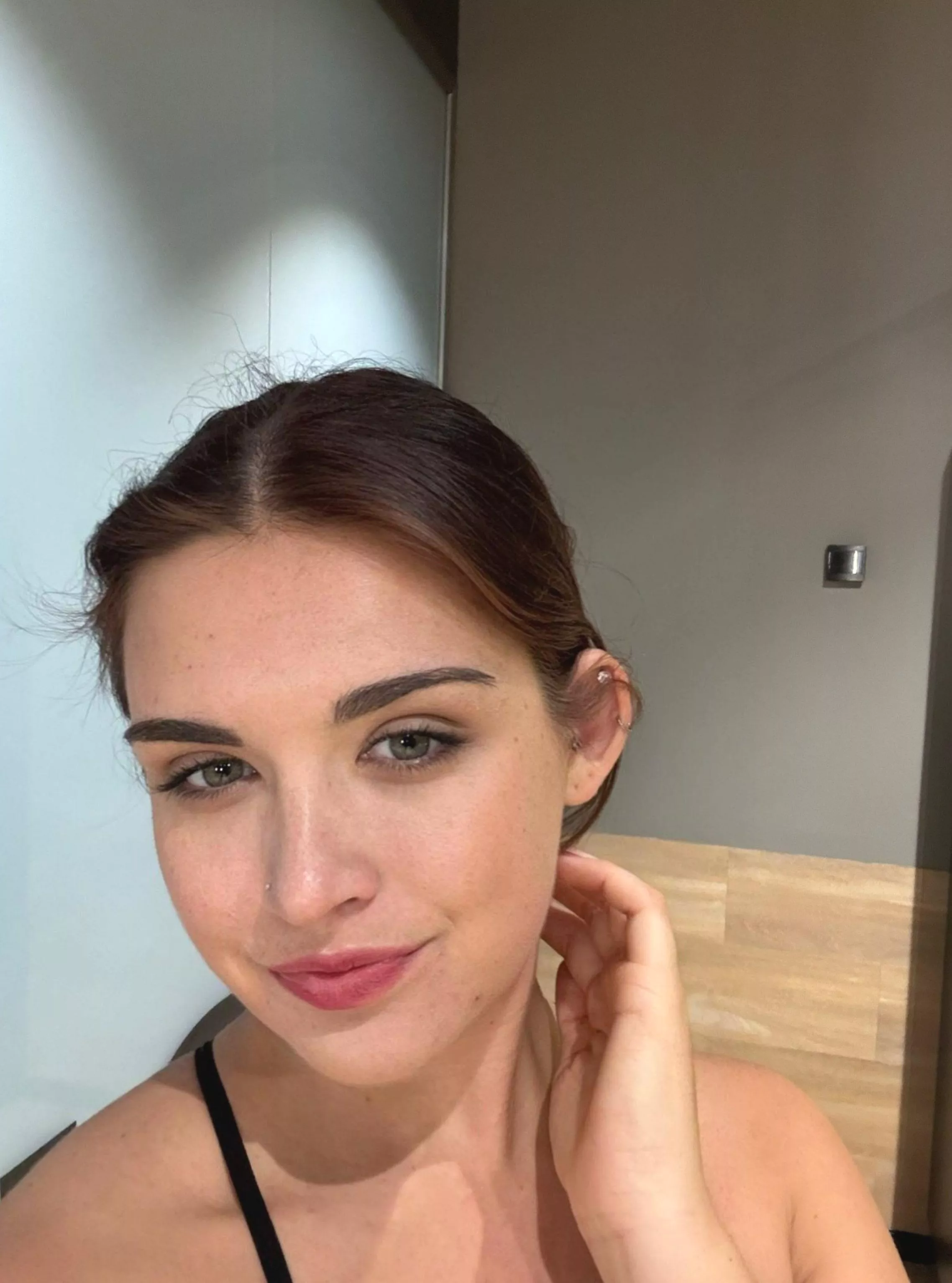 I'm too beautiful as a pale