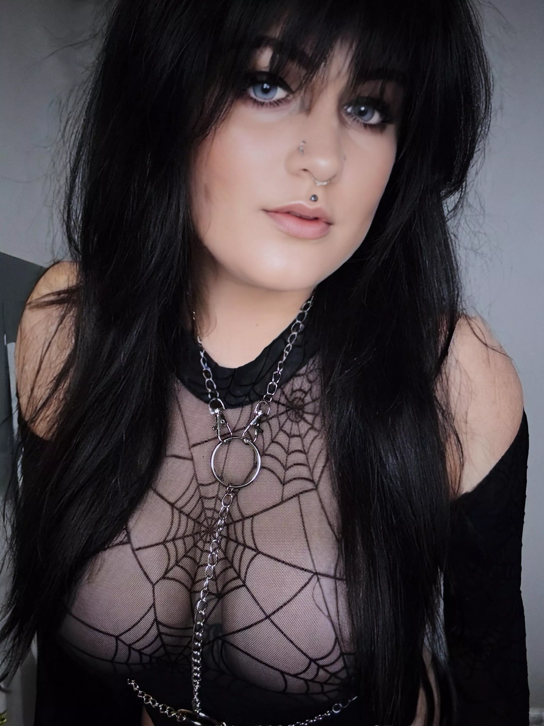 Lemme be your chubby goth girlfriend 