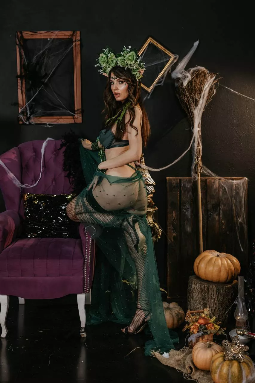 maybe a hot Elf Queen will make you happy? 