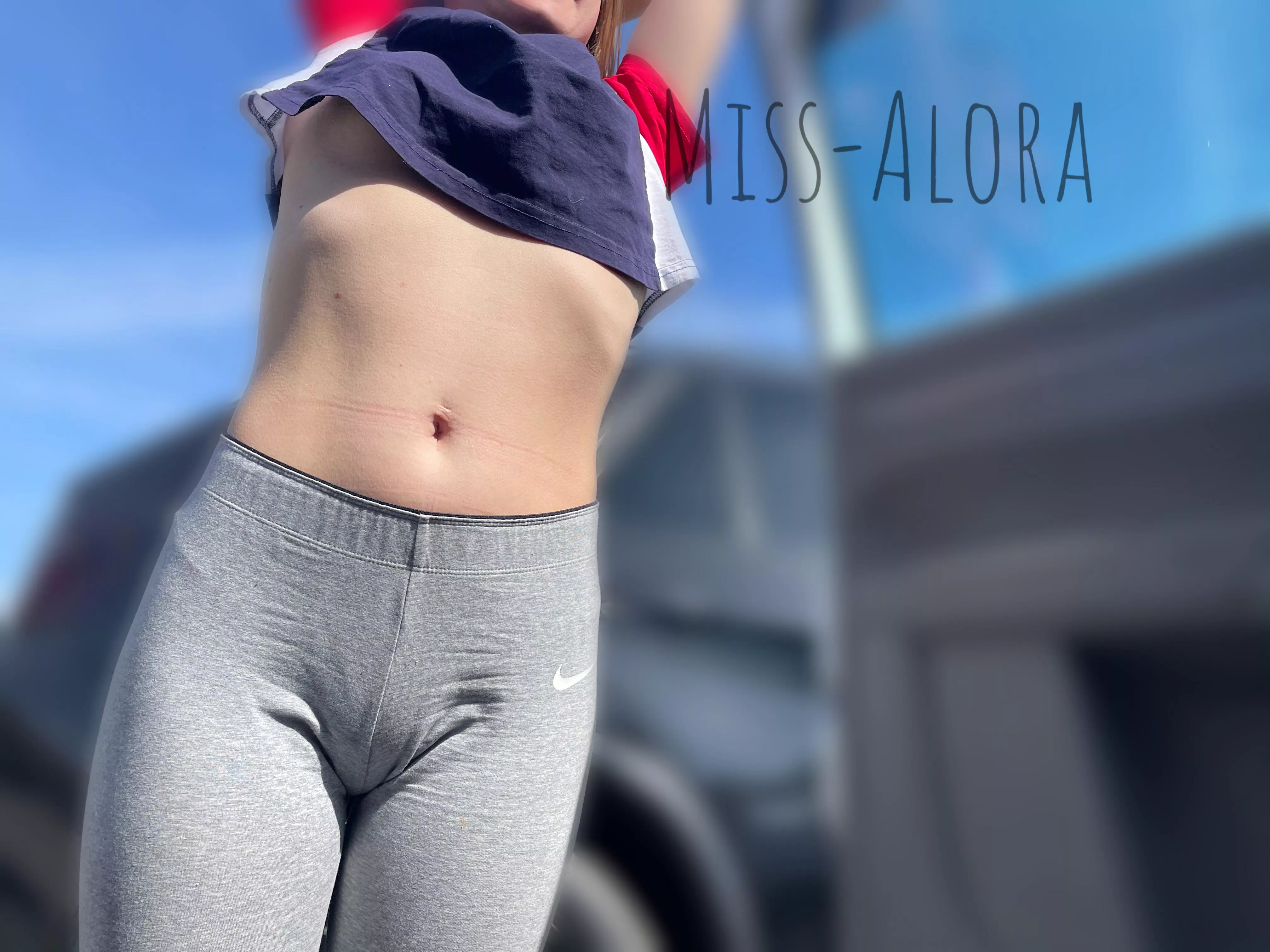 My box is always visible in leggings 