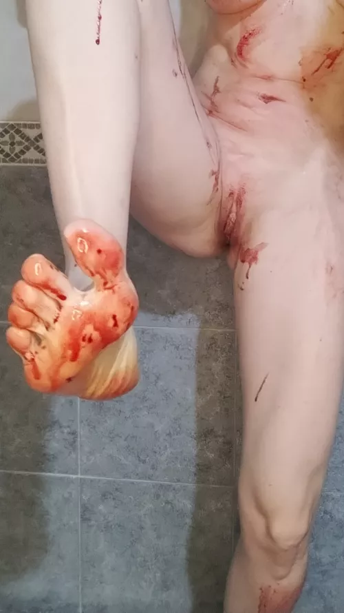 My glass fell. Menstrual and my body and feet were like this