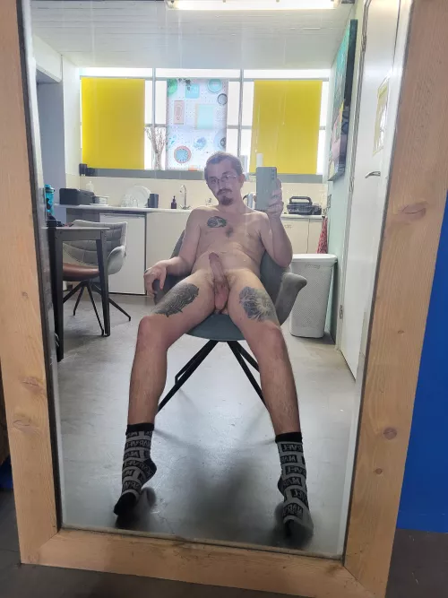 Naakt en geil op werk