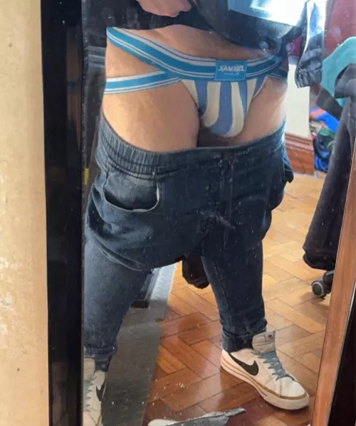 Nobody knows I’m wearing a jock under these jeans 🤭