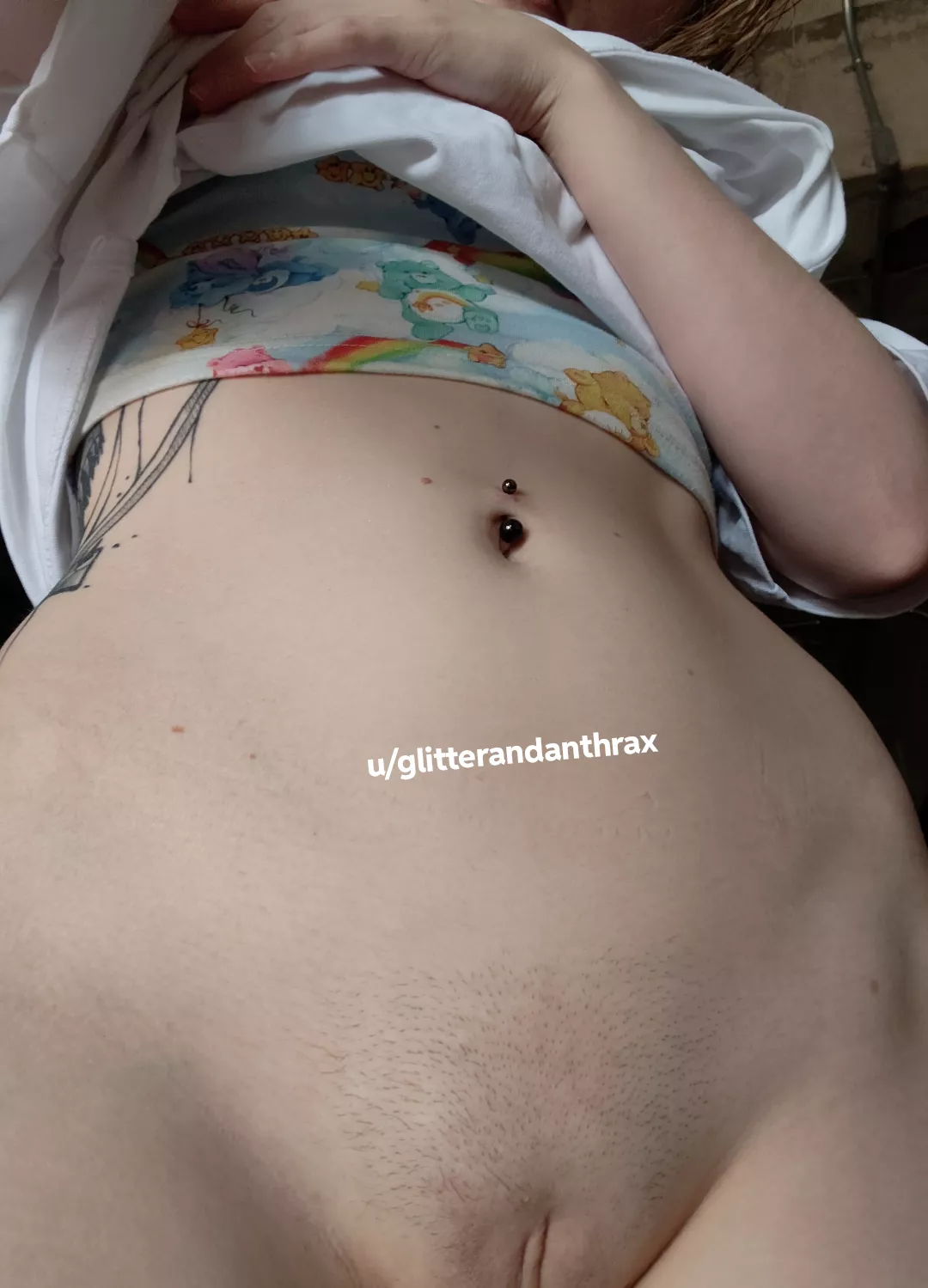 On holiday, just shaved my bush because the heat was too stronk. Thoughts?