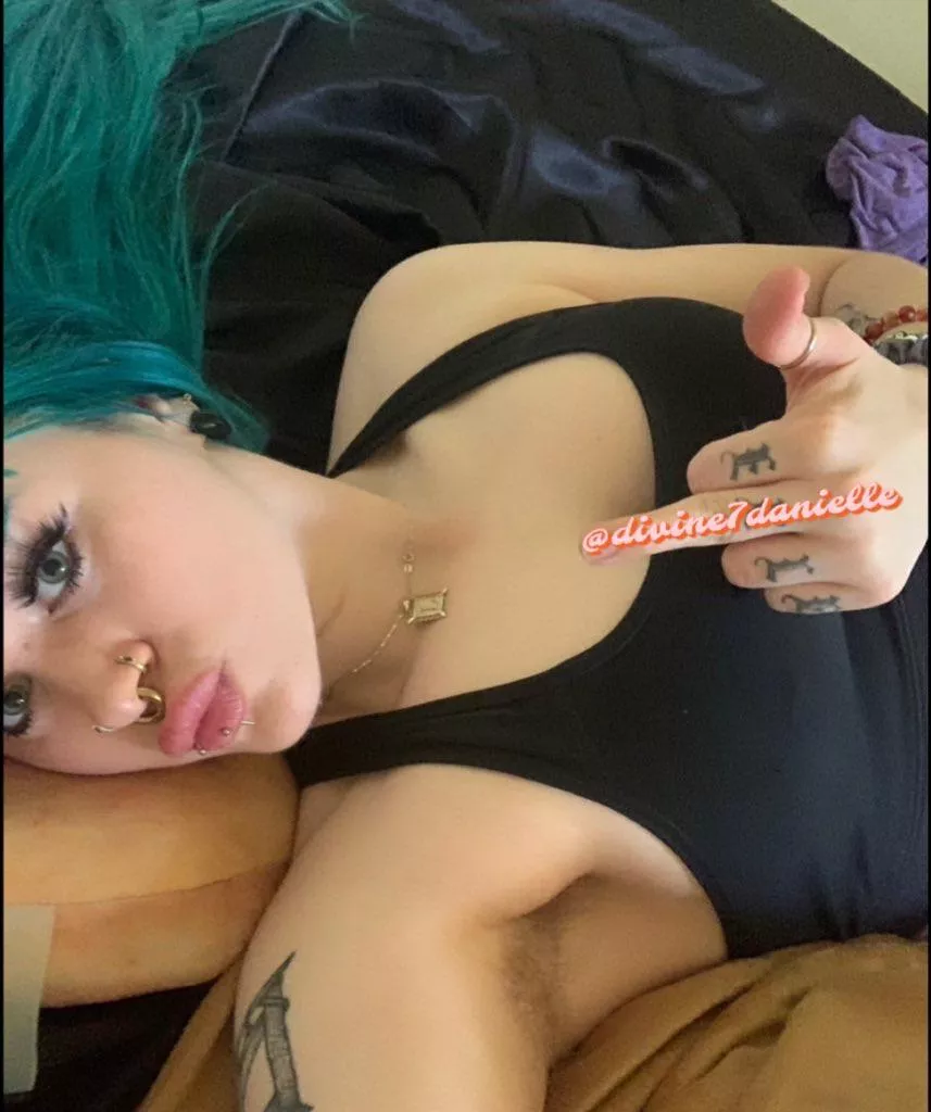 otw to the gym simps! I would make you smell my armpits before and after. 