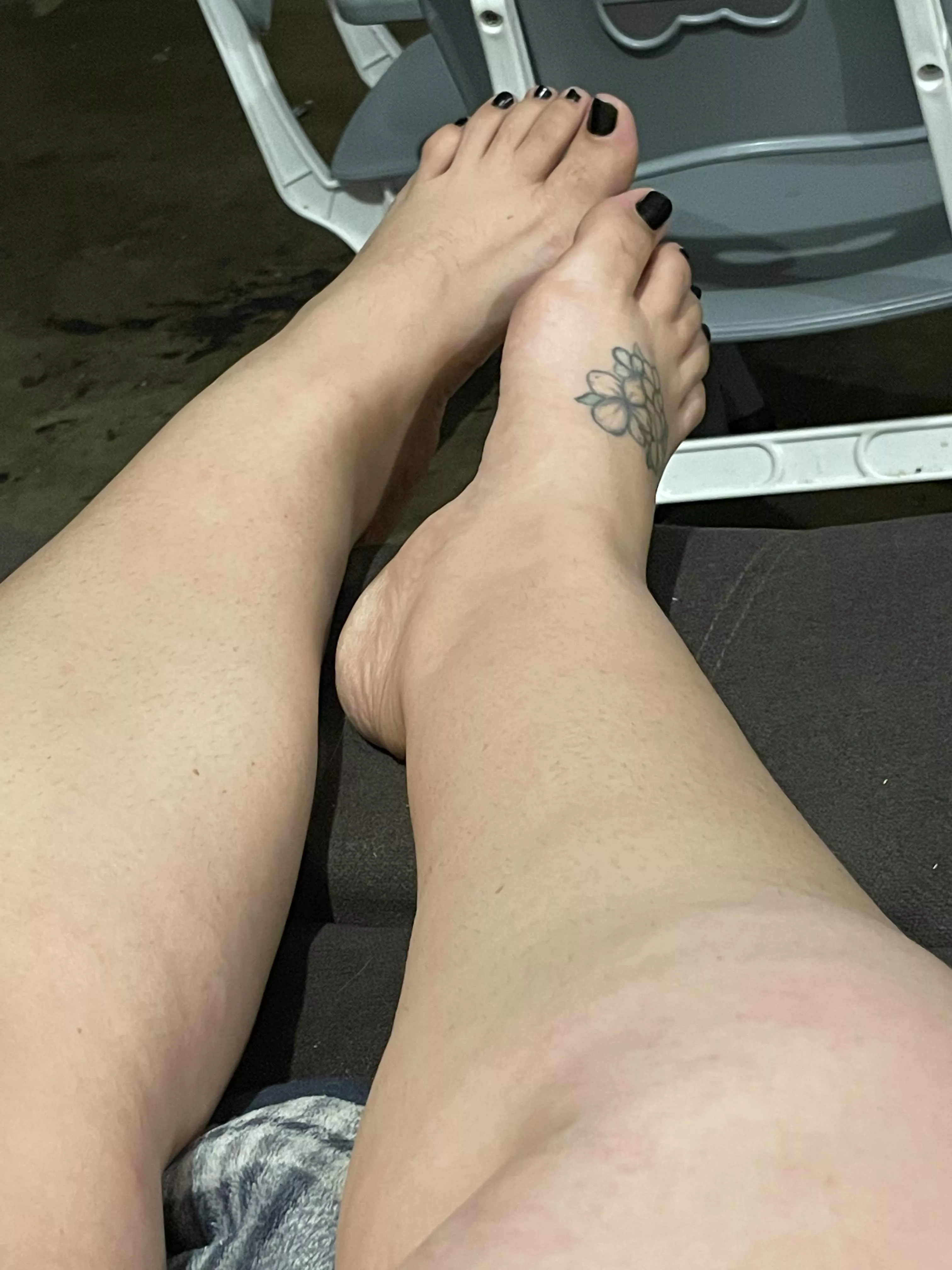 Overdue for a pedicure 🥹