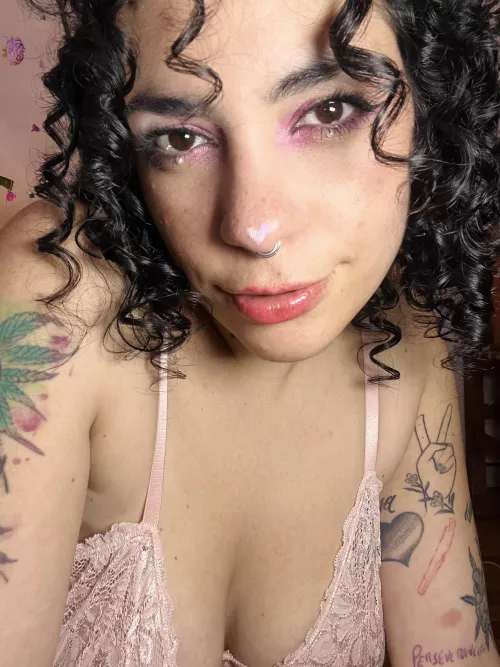 Pretty face, kinky mind 