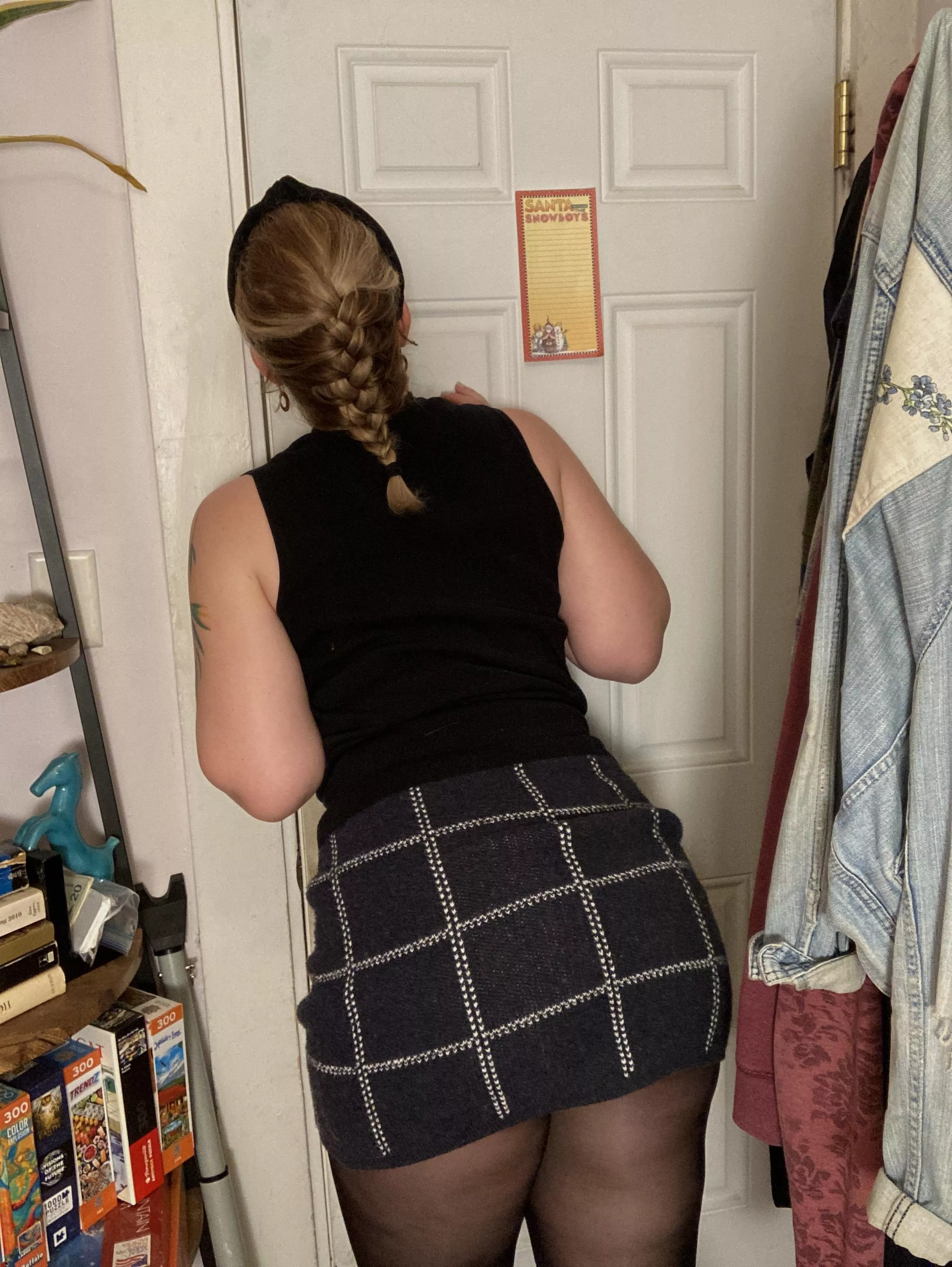 Ready to seduce the neighbor over dinner, don't tell hubby ;)