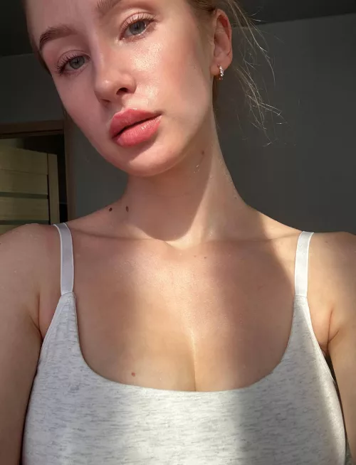 selfies to tease you with my cleavage