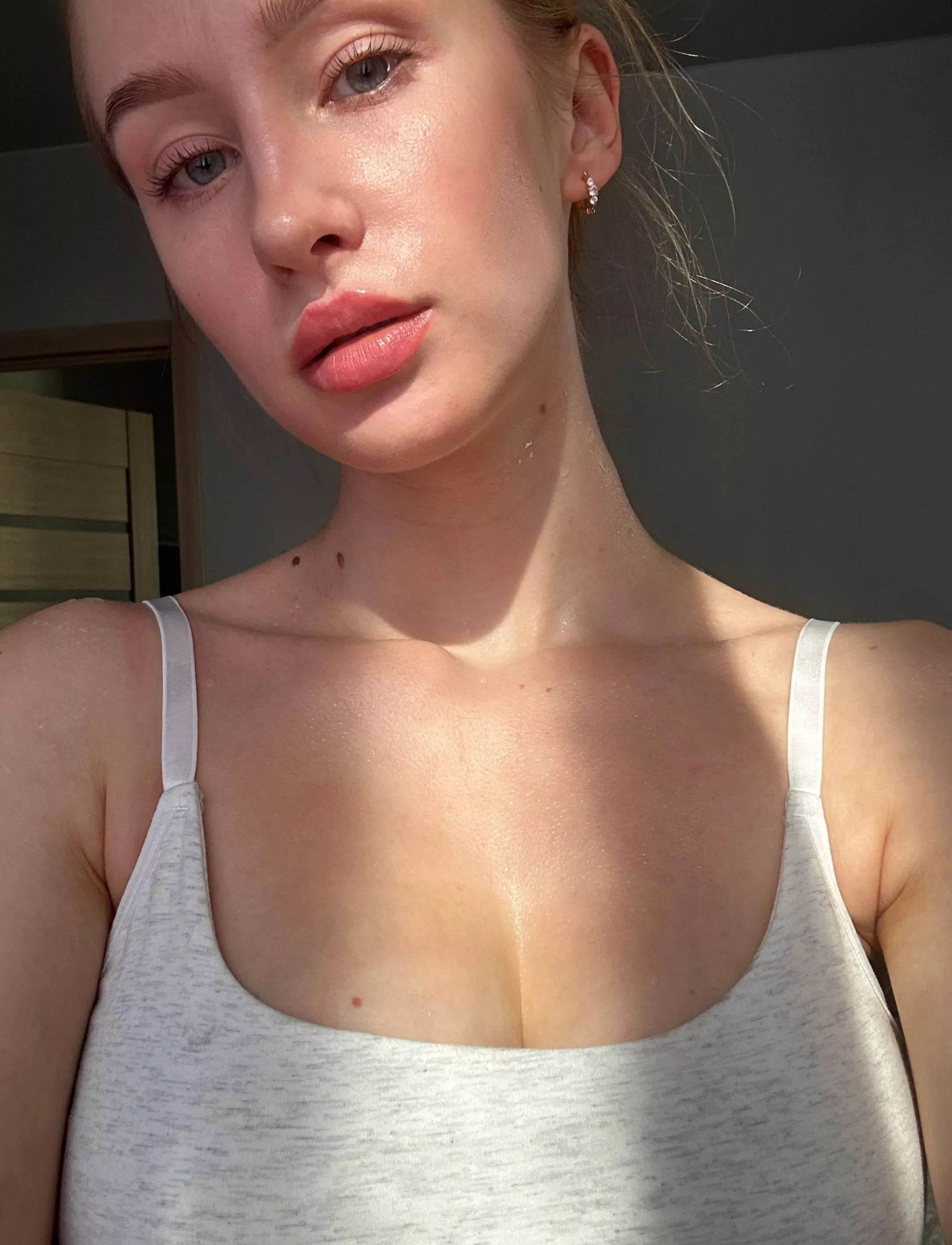 selfies to tease you with my cleavage