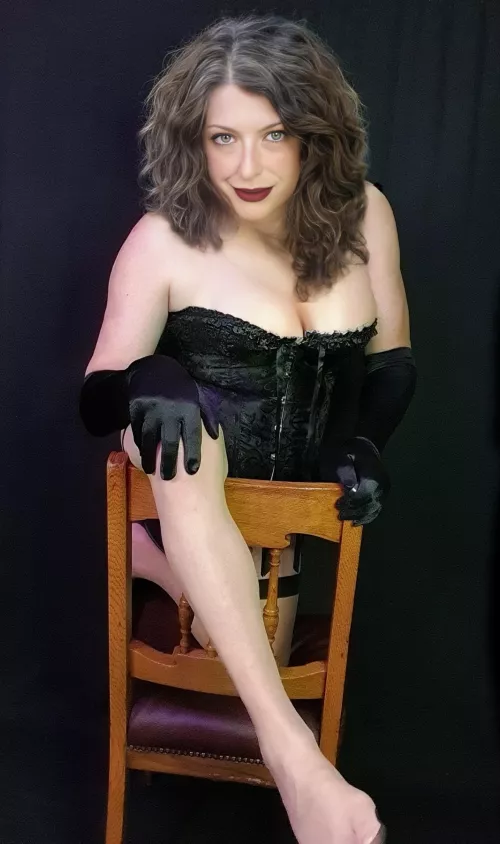 Sexy Dax in stockings & black basque 