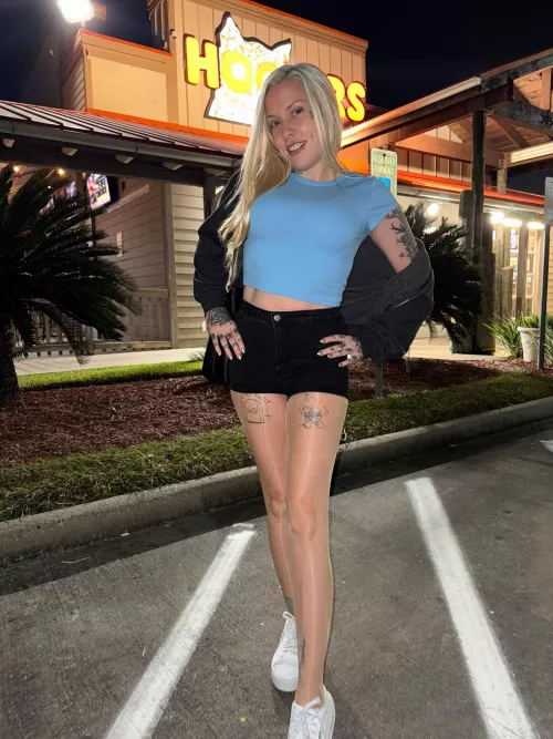 Showing off my pantyhose at Hooters 