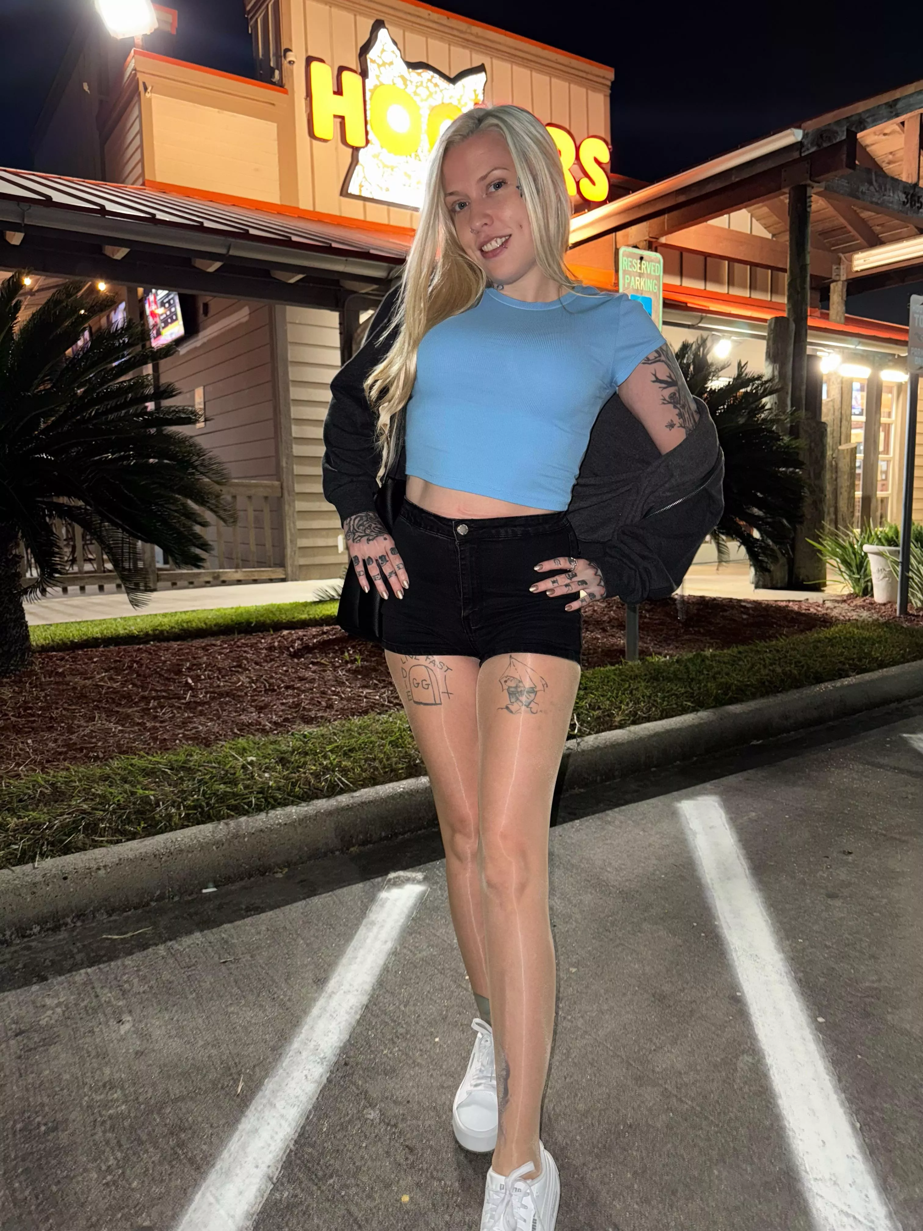 Showing off my pantyhose at Hooters 