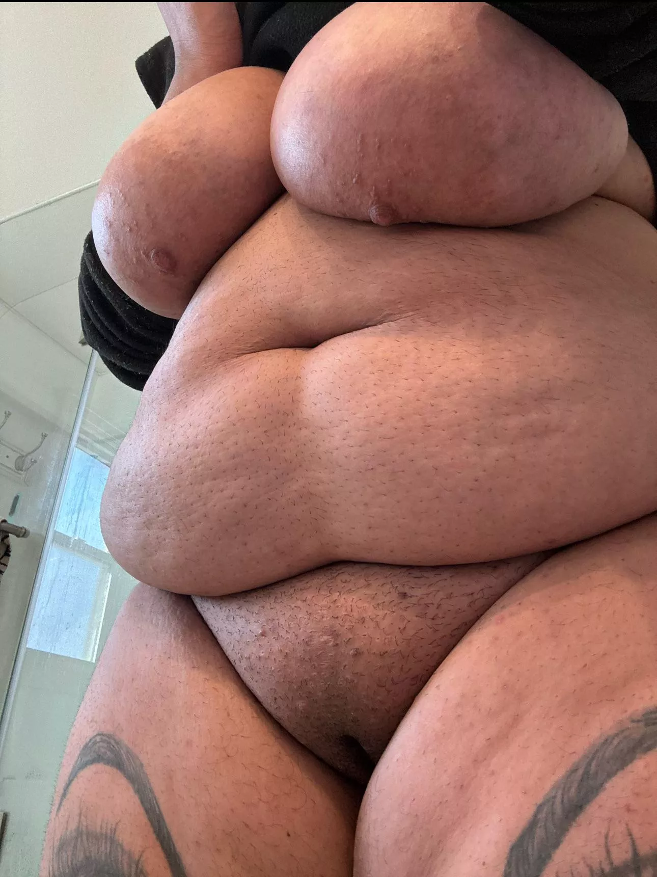 Sleepover? Spend the day and night w me 🤭🖤