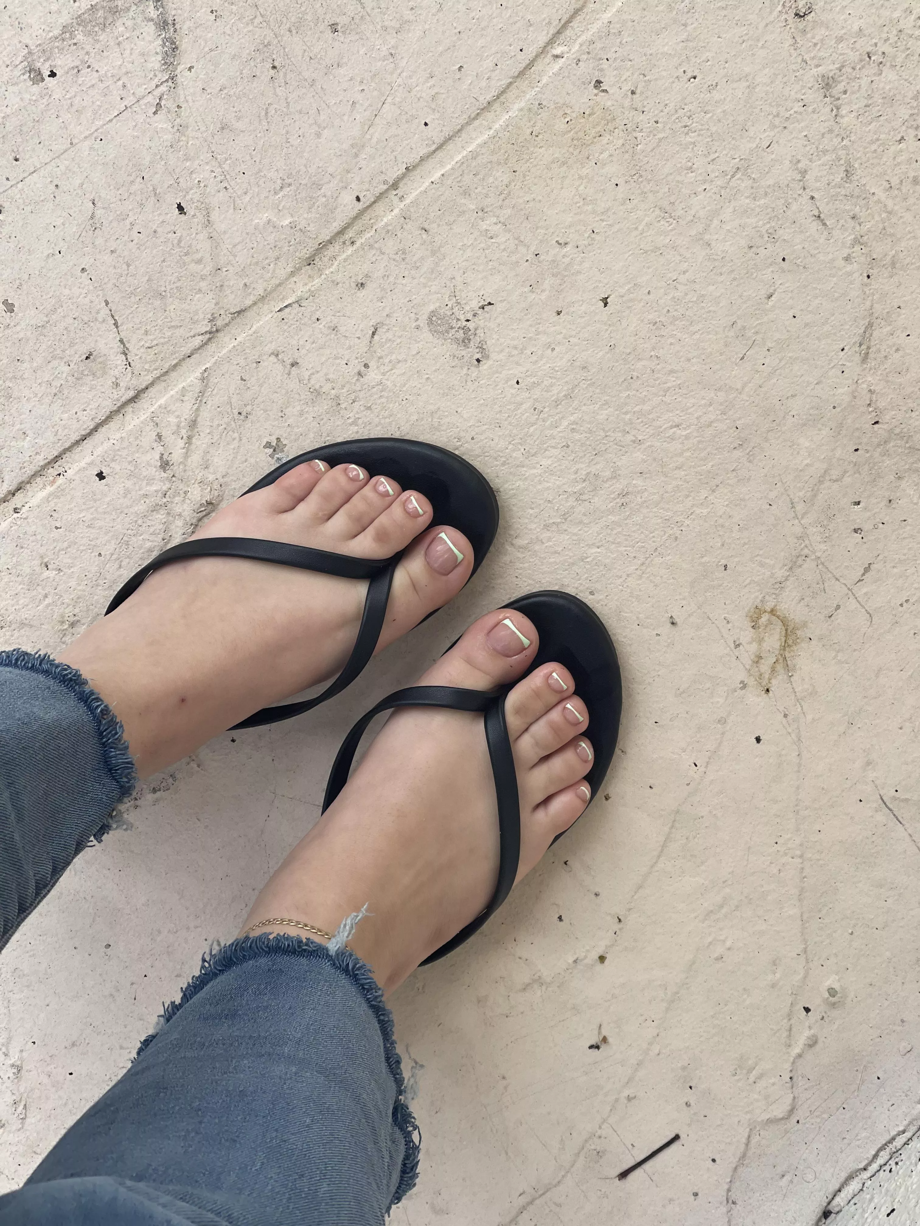 Some cute feet for ya