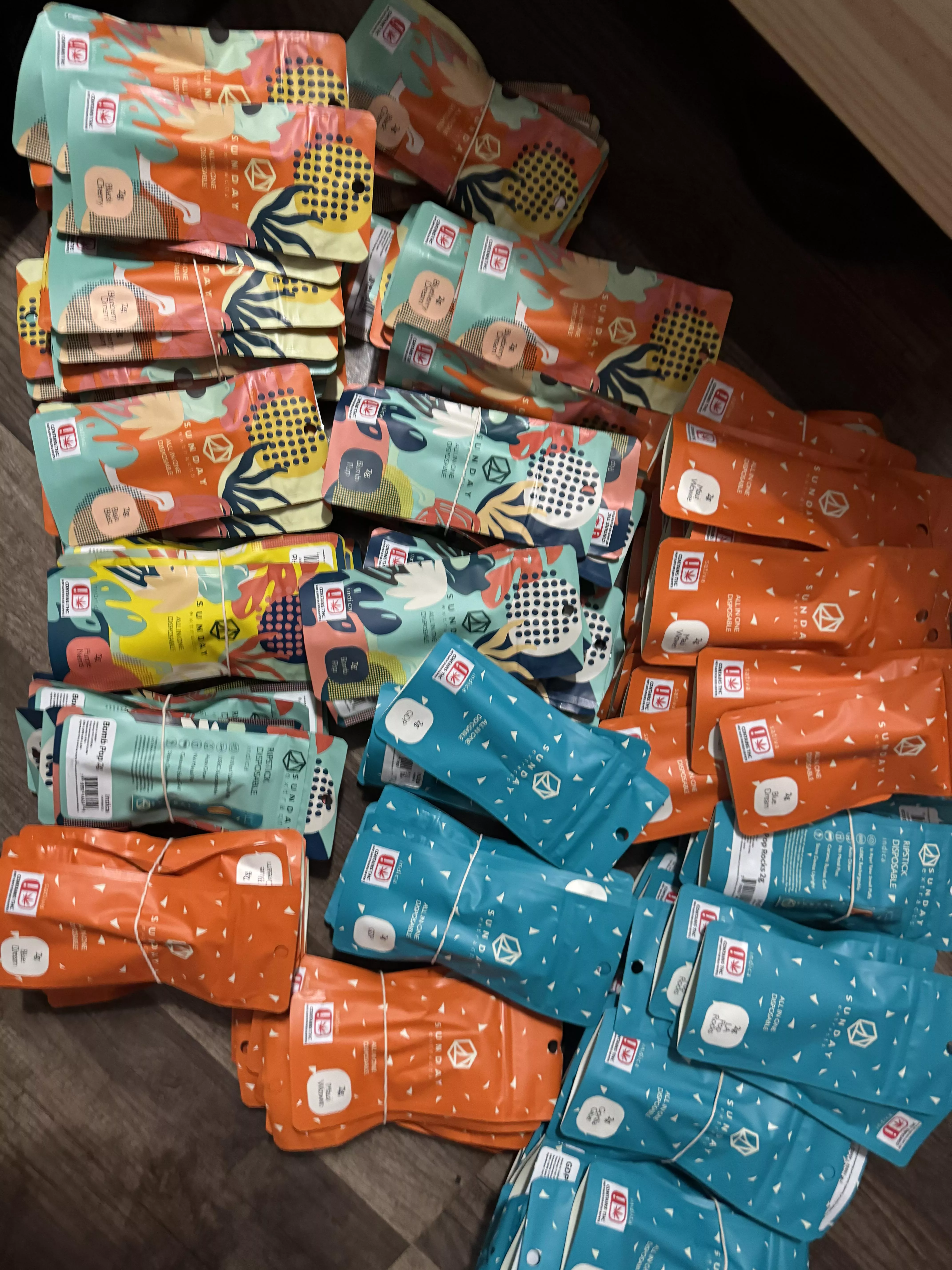 Sunday 2g disposable. Device has a bucket coil, seems to make the airflow top notch.