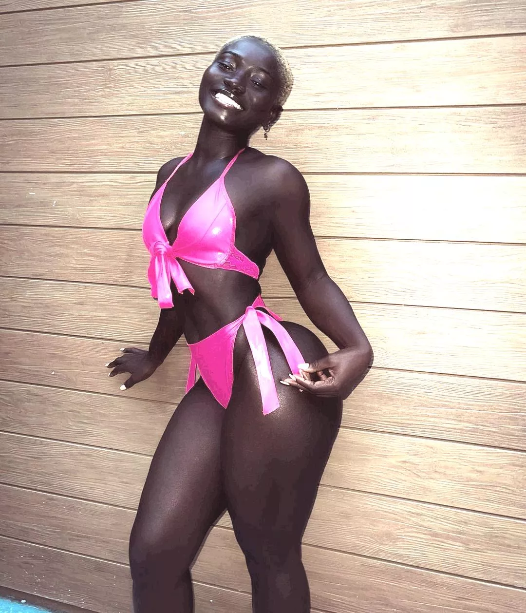 Super smile, tell me she ain't finer than E mthafka