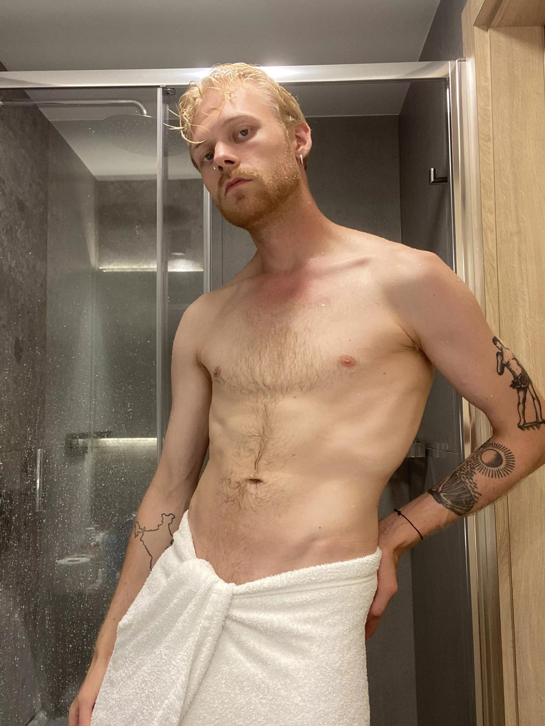 Take the towel off me ;) https://onlyfans.com/mattversx