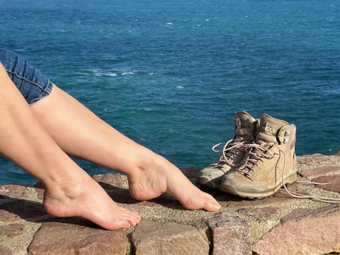 Taking a breather while hiking along the french coast 🤩