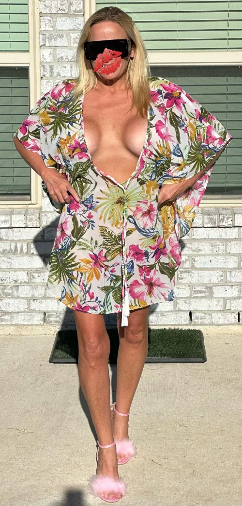 Texas MILF in Pink heels